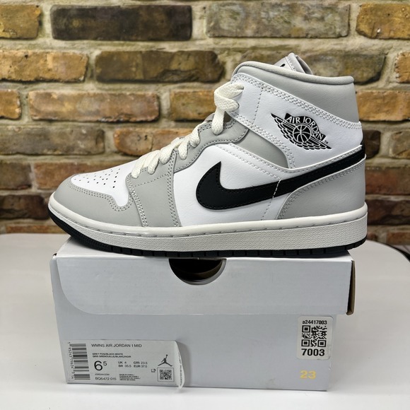 Air Jordan 1 Mid Women's Size 6.5 Grey Fog Black-White BQ6472-015 - Picture 1 of 8